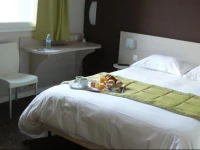 Brit Hotel Ladresse 2*