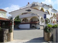 Villa Flora 4*