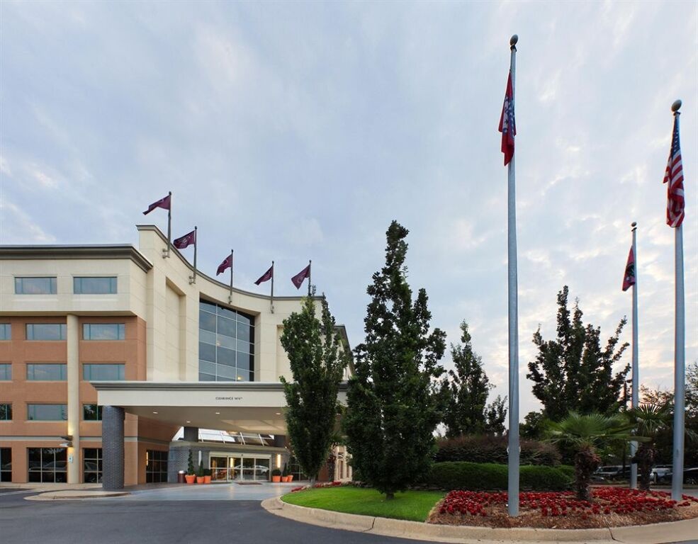 Crowne Plaza Little Rock 4*
