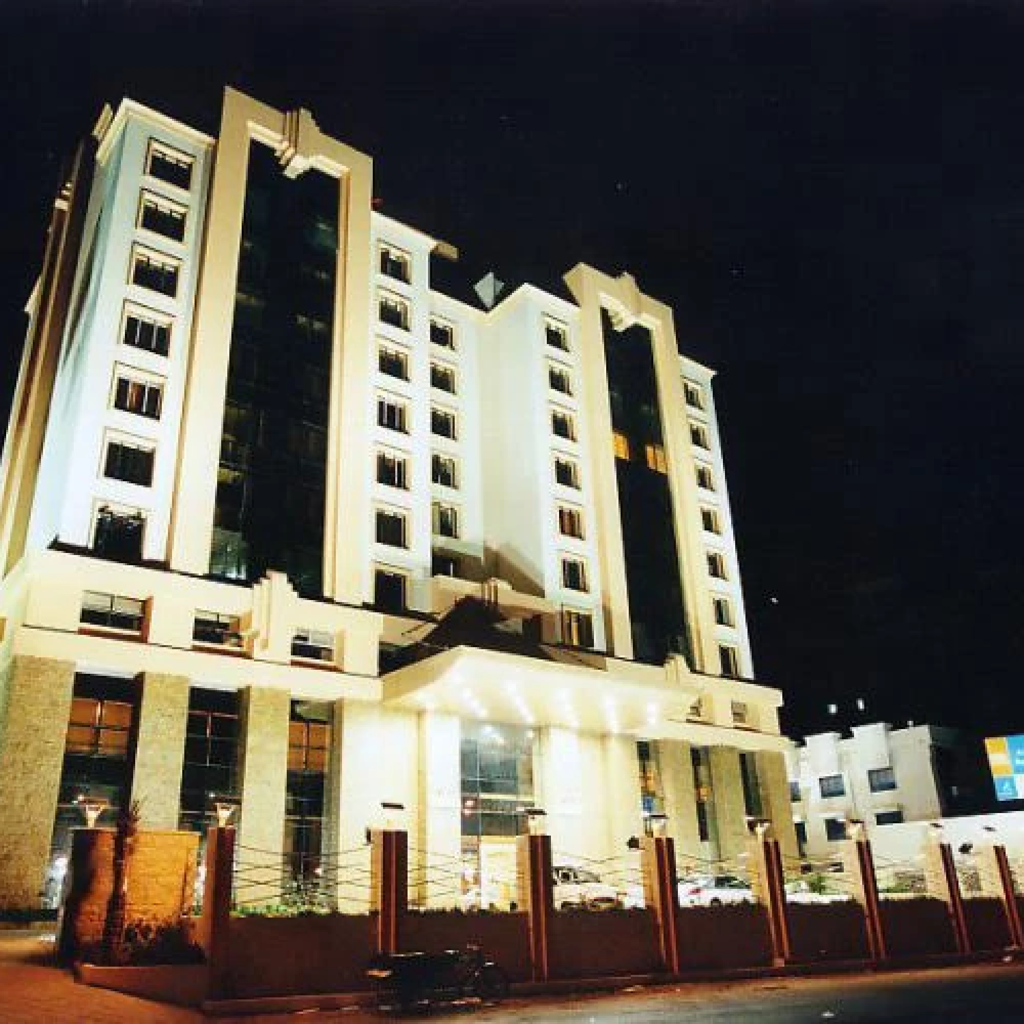 Deccan Plaza 3*