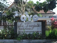 de Tropis Family Guest House / DeTropis Family Guest House 
