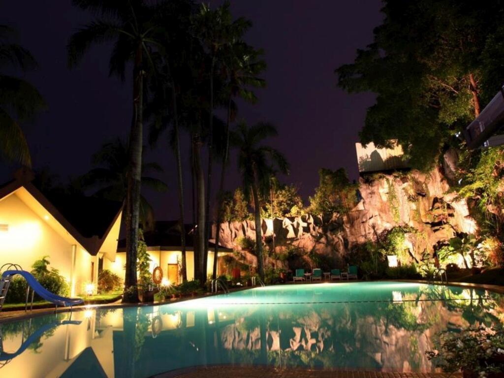 Makassar Golden Hotel 4*