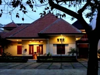 Merbabu Guest House Jawa Timur 2*