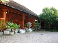 Kesumasari Guest House / Kesumasari Beach Hotel 2*