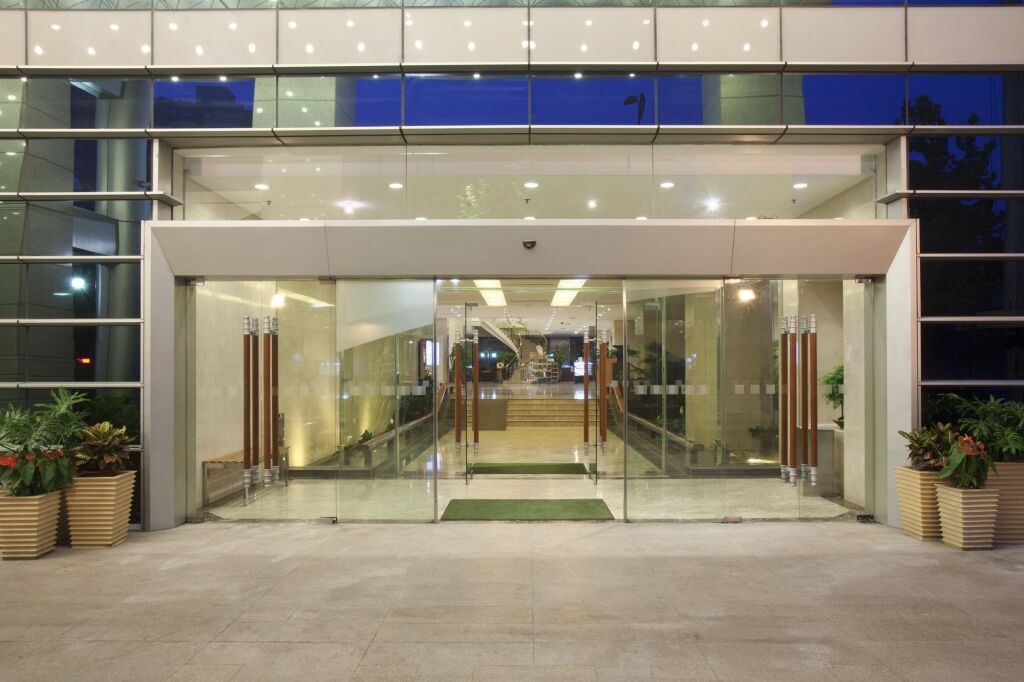 Holiday Inn Hangzhou City Center 4*