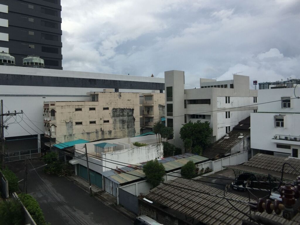 Ekkamon Apartment 