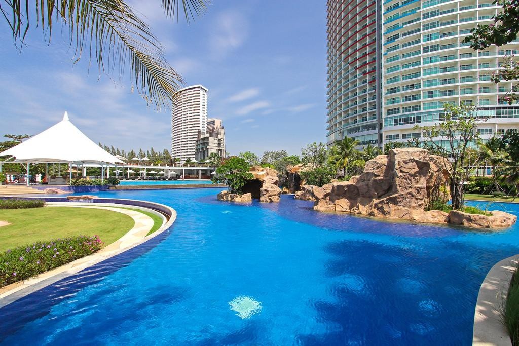 White Sand Beach Residences 4*