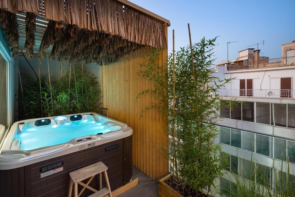 Athens Warehouse Boutique Hotel &amp; Suites 