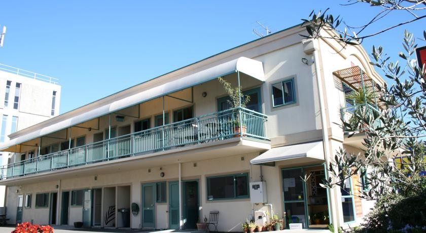 Astray Motel & Backpackers 3*