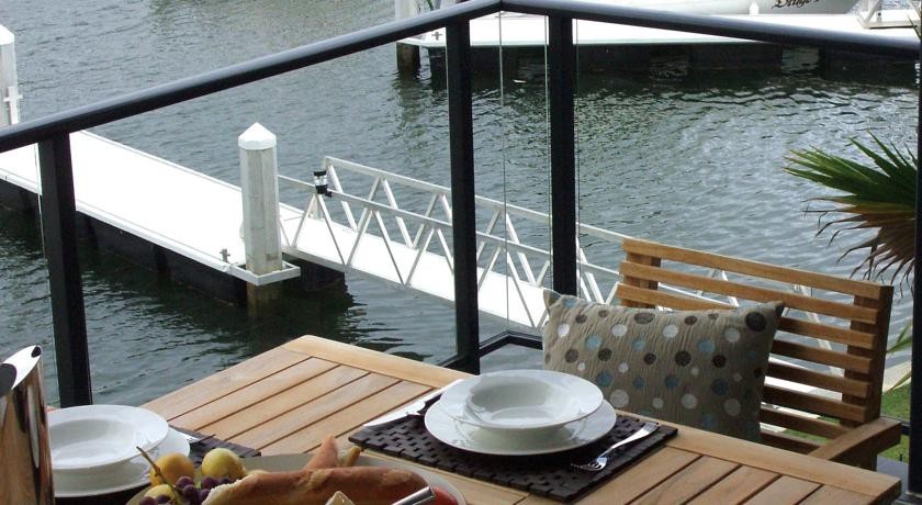 Sovereign Pier On The Waterways 5*