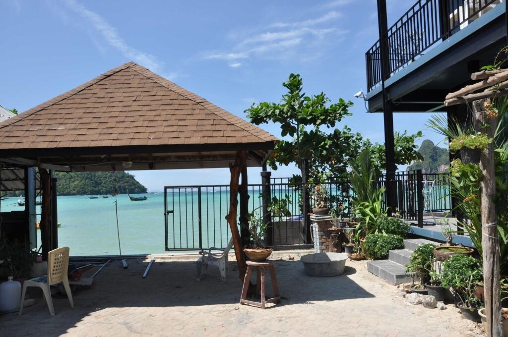 Dee Dee Beach House 2*
