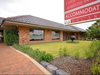 Cascades Motor Inn 3*