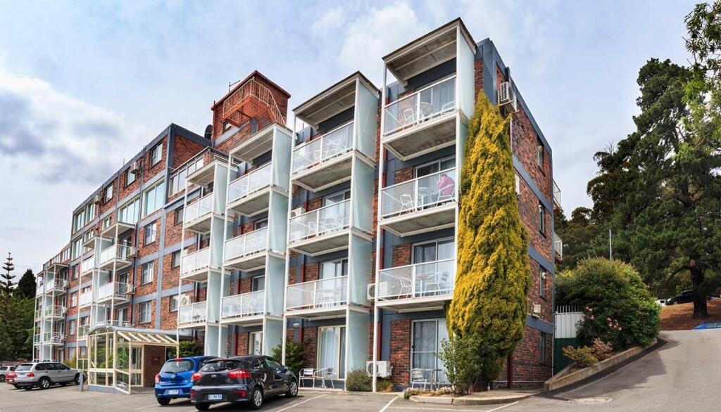 Adina Place Motel Apartments 3*