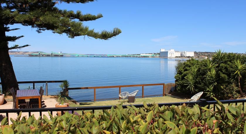 Bay 10 Accommodation 4*