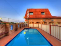 Midlands Motel 3*