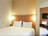 Ibis Evry 3*