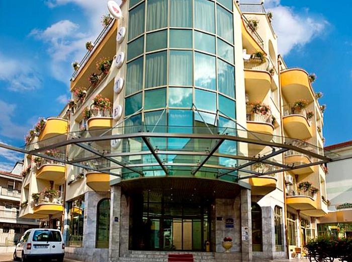 Best Western Bistra & Galina Hotel Complex (Р‘РµСЃС‚ Р’РµСЃС‚РµСЂРЅ Р‘РёСЃС‚СЂР° СЌРЅРґ Р“Р°Р»РёРЅР° РҐРѕС‚РµР» РљРѕРјРїР»РµРєСЃ) 4*