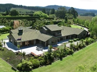 Peninsula Waterfront Retreat 