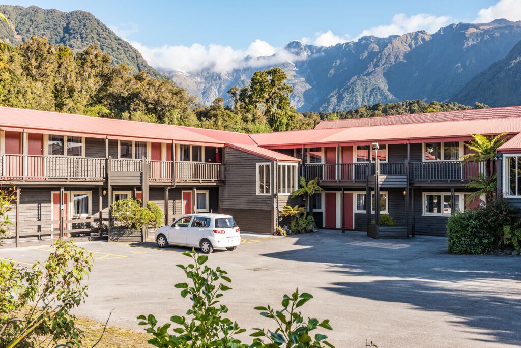 Heartland Hotel Glacier Country 3*