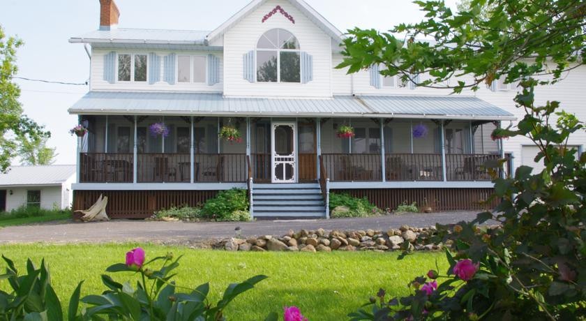 Bells and Whistles Family Inn 
