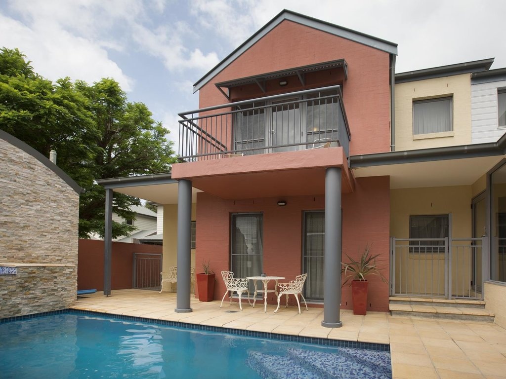 Berry Village Boutique Motel 4*