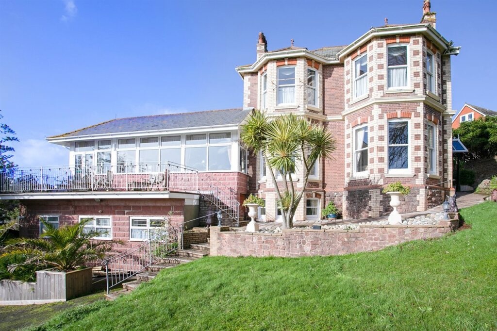 Summerhill Hotel 2*