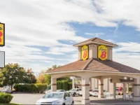 Super 8 Kelowna 2*