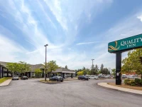 Quality Inn Airport West 3*