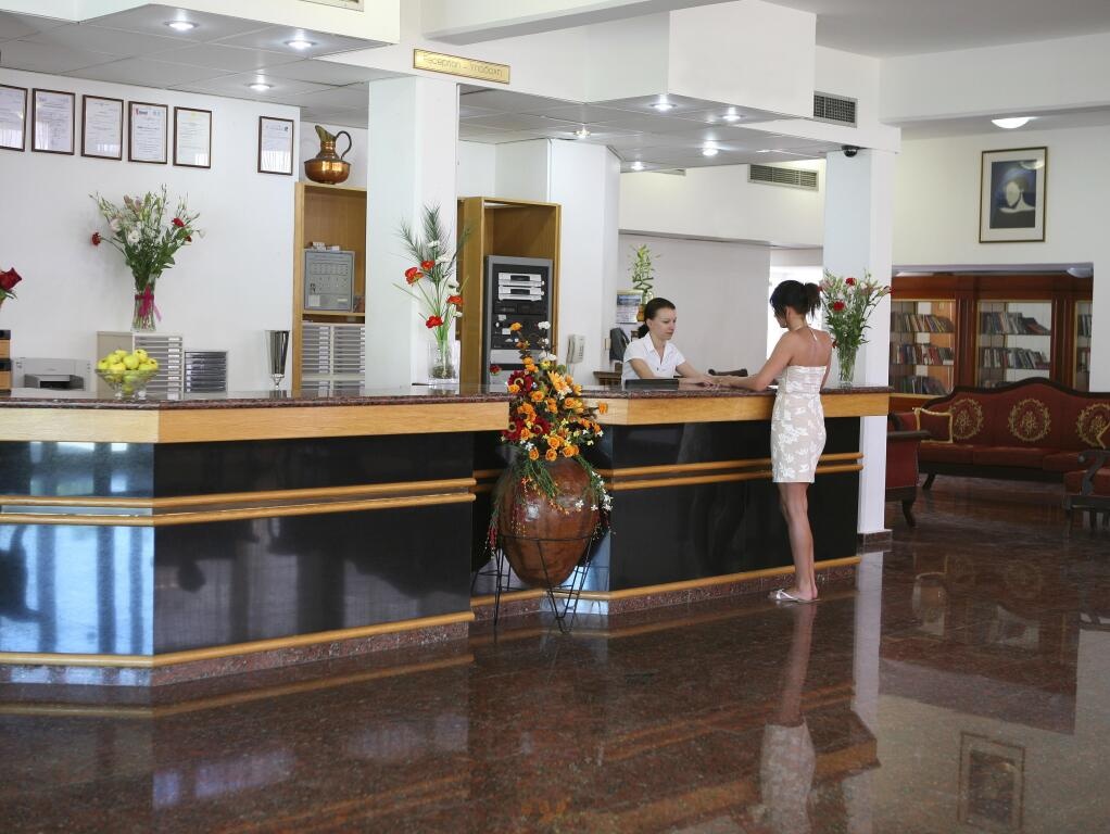Corallia Beach Hotel Apartments 3*