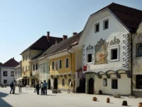 Grajski Dvor 3*
