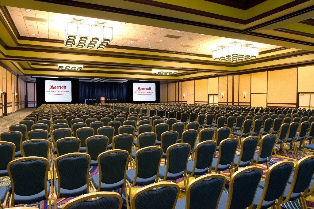 Los Angeles Airport Marriott 3*