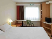 Ibis Jouy en Josas Velizy 2*
