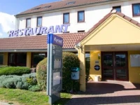 Kyriad Linas Monthlery 3*