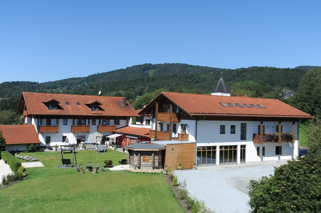 Bernrieder Hof 3*