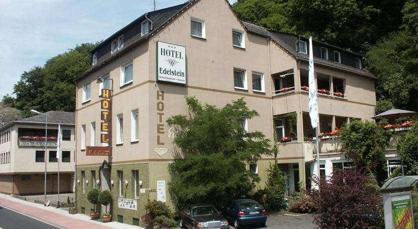 Edelstein Hotel 3*