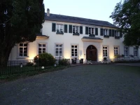 Karolingerhof 3*