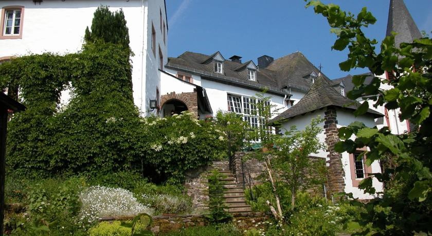 Villa Kronenburg 3*