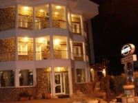 Batselas Traditional Hotel 3*