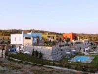 Petroto Villas 3*