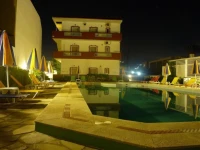 Haris Apartments 2*