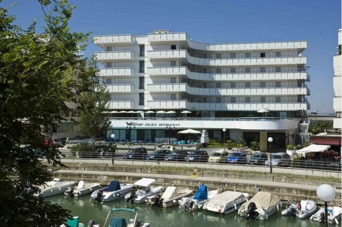 Waldorf Palace 4*