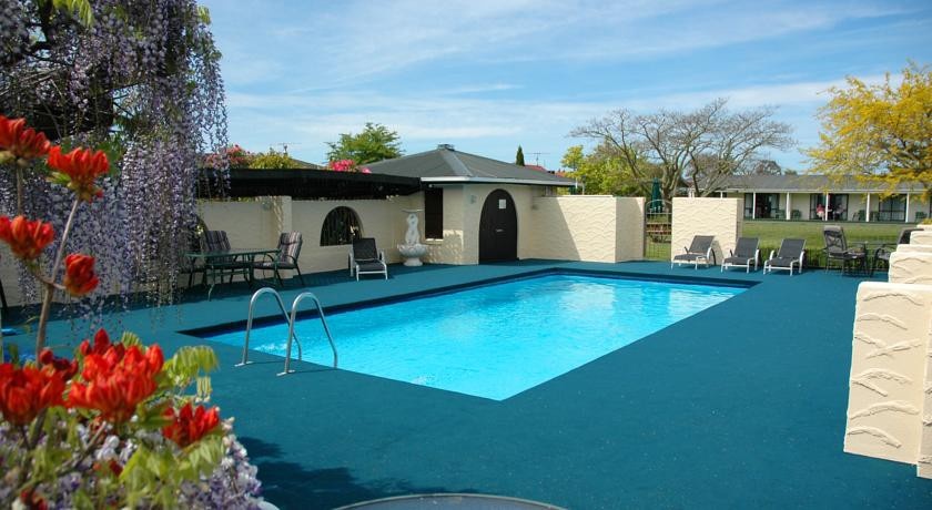 Equestrian Lodge Motel 4*