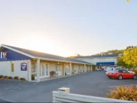 AAA Thames Court Motel 4*