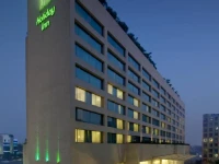 Holiday Inn Mumbai International Airport 5*