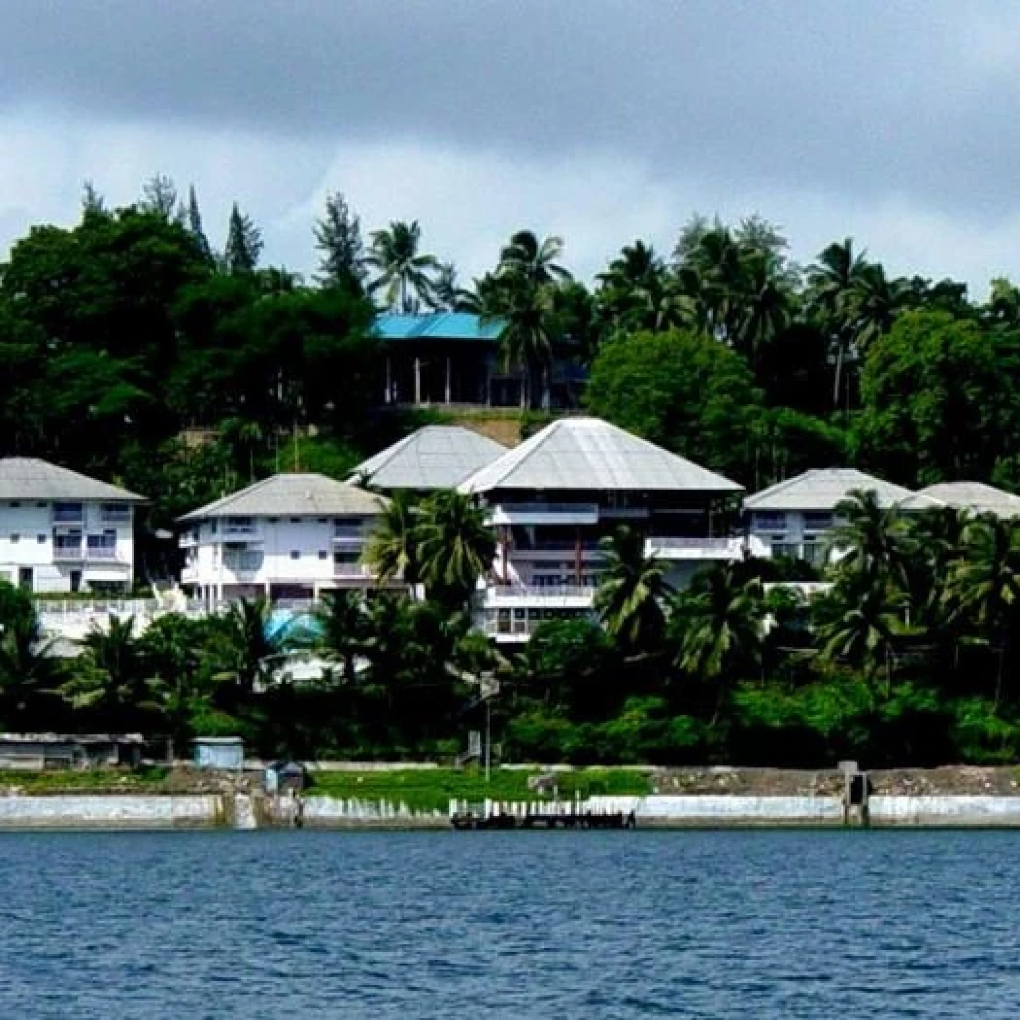 Megapode Nest Hotel  3*