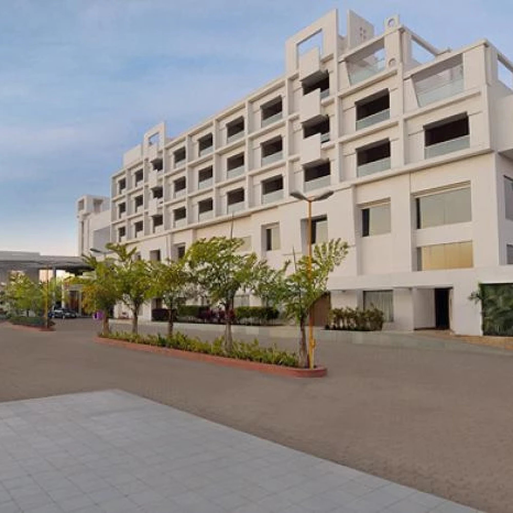 Grand Bhagwati Seasons 3*