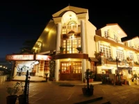 Willow Banks 4*