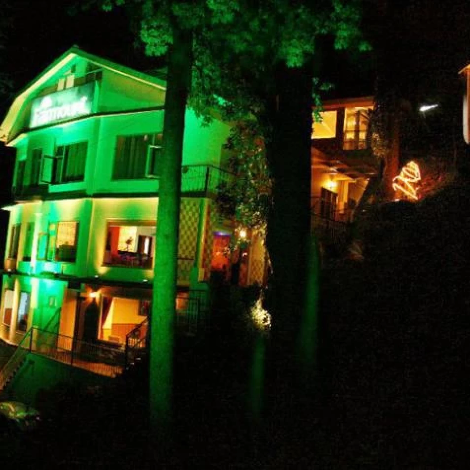 Fairmount Hotel 3*