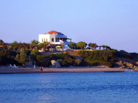 Paraktio Beach Apartments and Studios