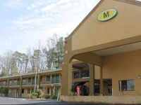 Green Roof Inn & Suites 2*